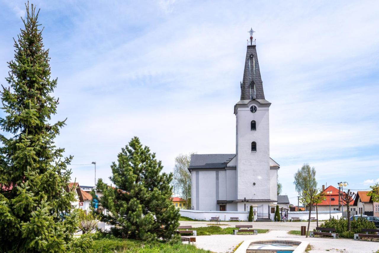 Cakyho Kuria - Mezonetovy Apartman S Krbom A Saunami Smizany Luaran gambar