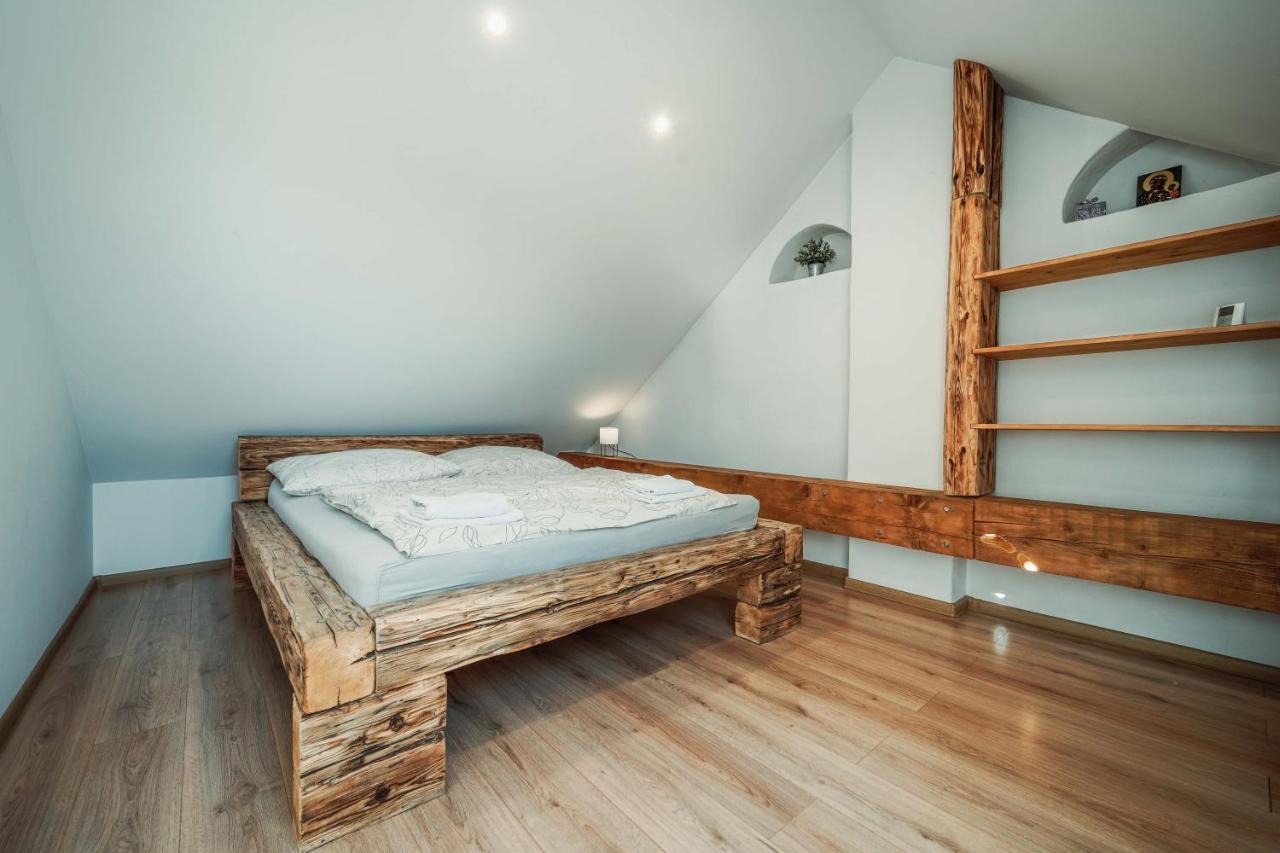 Cakyho Kuria - Mezonetovy Apartman S Krbom A Saunami Smizany Luaran gambar