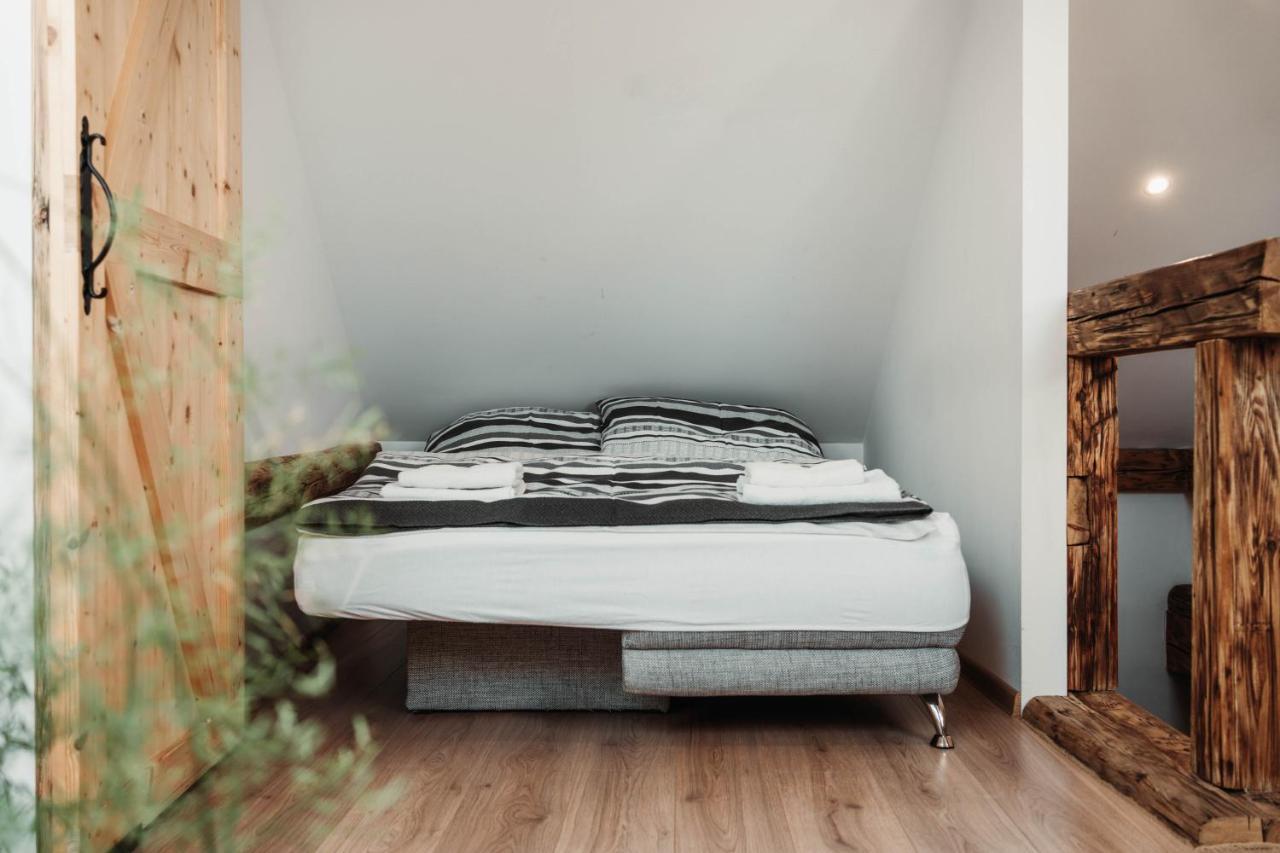 Cakyho Kuria - Mezonetovy Apartman S Krbom A Saunami Smizany Luaran gambar