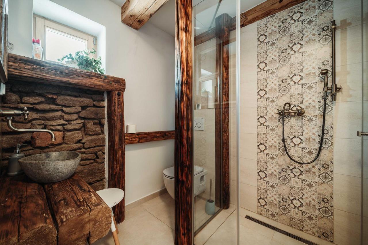 Cakyho Kuria - Mezonetovy Apartman S Krbom A Saunami Smizany Luaran gambar