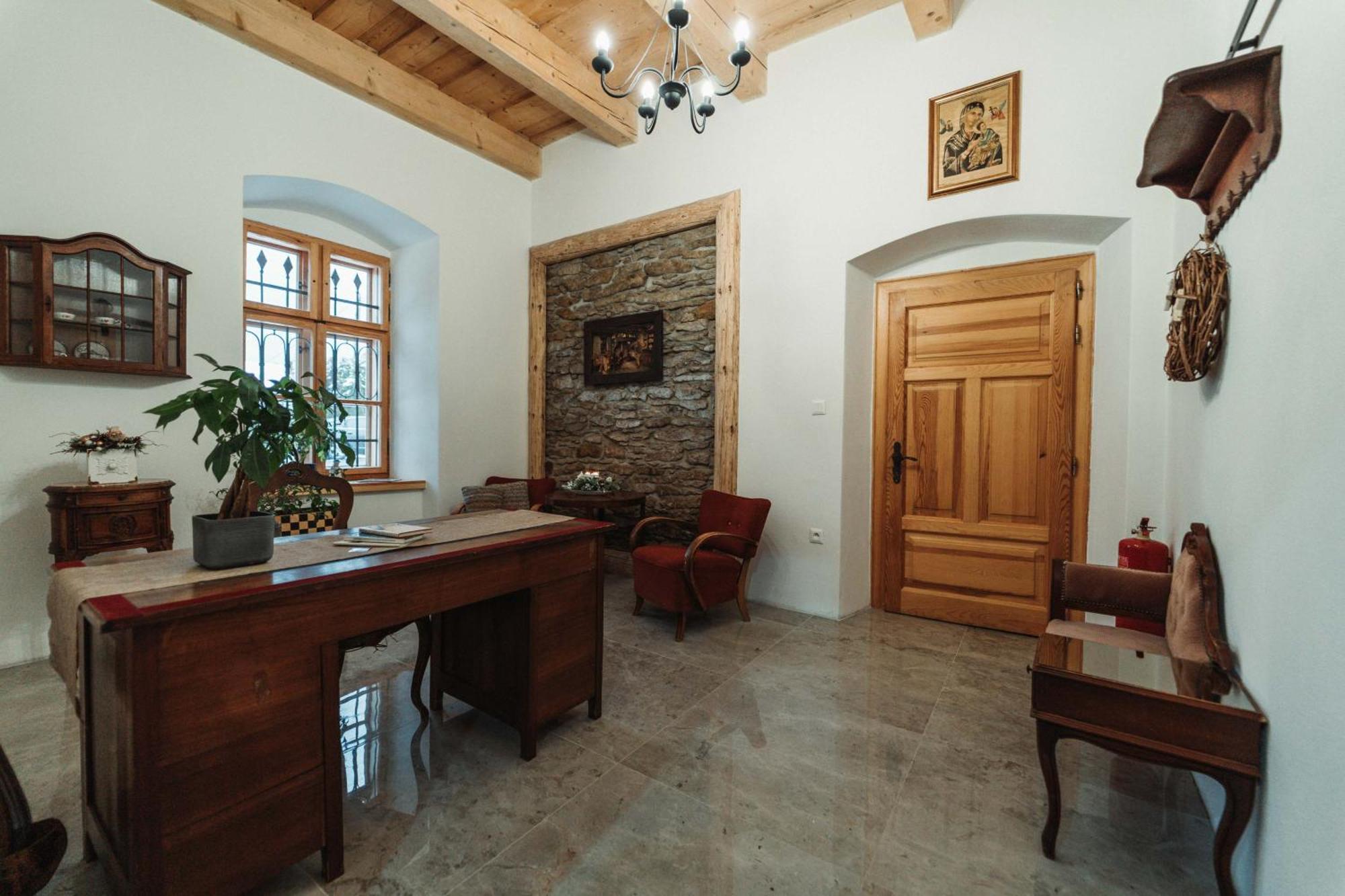 Cakyho Kuria - Mezonetovy Apartman S Krbom A Saunami Smizany Luaran gambar